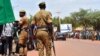 Des hommes en tenue de l'armée accusés d'un massacre au Burkina
