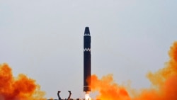 北韓18日進行了“火星-15”型洲際彈道導彈的突擊發射訓練