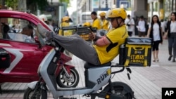 中國國家統計局2023年8月31日公佈的報告顯示服務業景氣下滑。（美聯社資料圖）