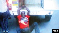 Taxista moçambicano Mido Macie, arrastado até à morte por polícias sul-africanos.