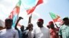 Des membres du All Progressives Congress (APC) arrivent à un rassemblement électoral avant les prochaines élections au poste de gouverneur du 6 novembre à Akwa, dans l'État d'Anambra, dans le sud-est du Nigéria, le 4 novembre 2021. (Photo AFP PIUS UTOMI E