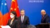 资料照片: 2022年5月30日中国外交部长王毅(中)在太平洋岛国外交部长会议上与斐济总理姆拜尼马拉马会面