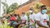 Les partisans de Reckya Madougou se rassemblent au Tribunal de répression des délits économiques et du terrorisme (CRIET), à Porto-novo, le 10 décembre 2021.
