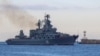 Kapal perang Moskva miliki Angkatan Laut Rusia bergerak kembali menuju pelabuhan setelah melacak kapal perang milik aliansi NATO di Laut Hitam, pada 16 November 2021. (Foto: Reuters/Alexey Pavlishak)