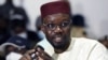 Le chef de l'opposition sénégalaise Ousmane Sonko au siège de son parti à Dakar le 8 mars 2021 après avoir été libéré de détention.