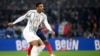 L'attaquant ivoirien Sébastien Haller passe le ballon lors du match de football amical entre la France et la Côte d'Ivoire au stade Vélodrome de Marseille, dans le sud de la France, le 25 mars 2022.
