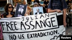 Vatsigiri vaJulian Assange vachiratidzira kuti Assange asadzorerwa kuAmerica kunotongwa
