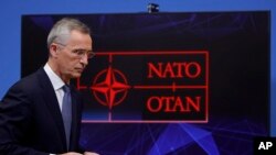 Umunyamabanga mukuru wa OTAN, Jens Stoltenberg, ku cicaro ca OTAN i Buruseli mu Bubirigi, kw'itariki ya 12/01/2022. 