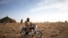 Un soldat de l'armée du Burkina Faso, patrouille à moto Burkina Faso, le 9 novembre 2019. (Photo d'Archives)
