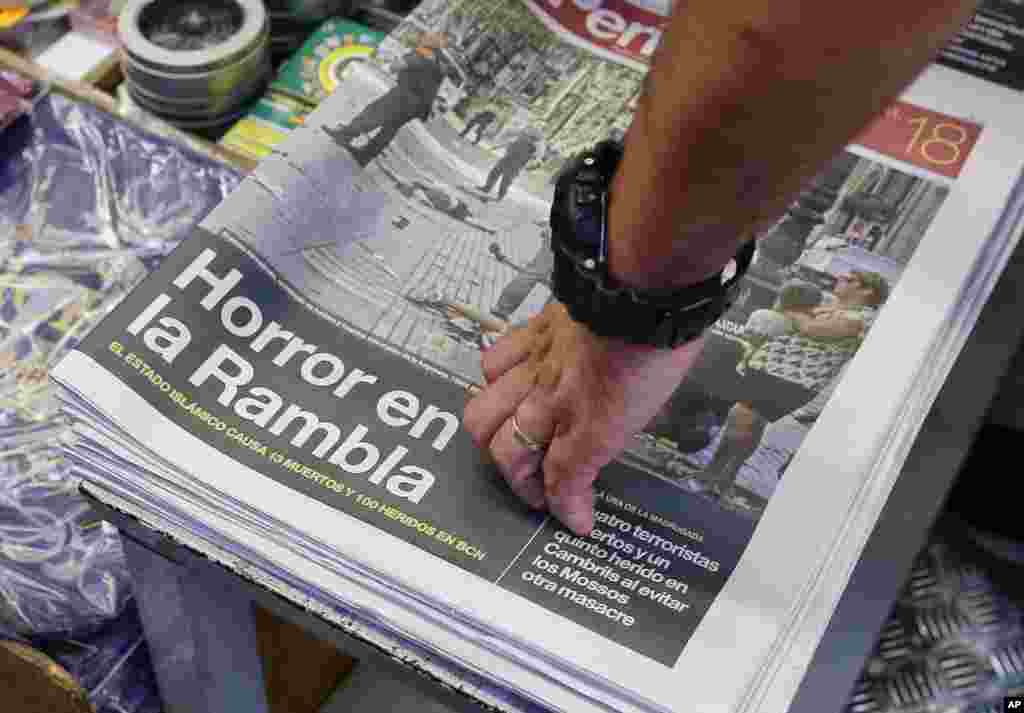 Wata jarida na nuna hotunan harin da aka kai a Las Ramblas dake Birnin Barcelona, ranar Juma&#39;a 18 ga watan Agusta na shekarar 2017 &nbsp;
