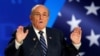 Rudy Giuliani, ancien maire de New York, prend la parole lors d'un événement organisé dans le camp d'Ashraf-3, base de l'Organisation iranienne des Moudjahidine du peuple (MEK) à Manza, en Albanie, le 13 juillet 2019.