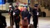 Raja Charles III dan sejumlah anggota keluarga kerajaan menggelar acara mengheningkan cipta untuk mengenang Ratu Elizabeth II di Katedral St Giles, Edinburgh, Skotlandia, pada 12 September 2022. (Foto: Pool via Reuters/Jane Barlow)