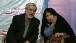 دختران موسوی می‌گویند که دوربین‌های امنیتی به سمت اتاق خواب والدینشان تغییر مسیر پیدا کرده