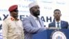 Ahmed Mohamed Madobe, le président de la région du Jubbaland, prête serment après avoir remporté l'élection présidentielle, dans la ville portuaire de Kismayo, au sud de la Somalie, le 22 août 2019.