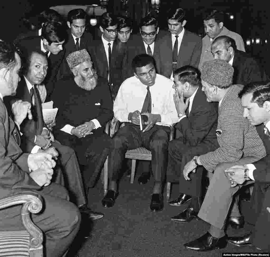 Shaampiyooni Booksii, Gurraachii Ameerikaa Eenyummaa Ofii Lallisuudhan Beekkamu Muhammad Alii oggaa 74tti Addunyaa Kanarraa Du'an Boqate