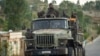  Des soldats du gouvernement éthiopien roulent à l'arrière d'un camion sur une route menant à Abi Adi, dans la région du Tigré au nord de l'Éthiopie, le 11 mai 2021. (Photo AP/Ben Curtis, dossier)