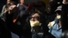 Manifestation devant le siège de la South African Broadcasting Corporation (SABC) à Johannesbourg, en Afrique du Sud, le 1er juillet 2016. (AP Photo/Denis Farrell) 