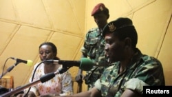 Jenerali Majoro Godefroid Niyombare ageza ijambo ku Barundi tariki ya 13 y'ukwa gatanu 2015. Ni muri Radiyo RPA