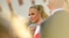 Britney Spears arrive pour la première de "Once Upon a Time... in Hollywood" de Sony Pictures au TCL Chinese Theatre à Hollywood, en Californie, le 22 juillet 2019.