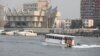 Un bateau des services de ferry de l'État de Lagos quitte la jetée du terminal Five Cowries à Lagos, au Nigéria, le 10 février 2020. 