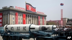 4月15日的阅兵式上展示的一枚潜射弹道导弹。