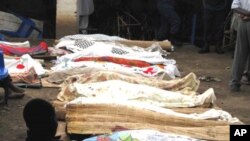 Les cadavres des victimes sont recouverts et alignés pour identification (Bujumbura, 19 septembre 2011)