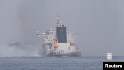  2024年6月12日，這張影片截圖顯示了也門胡塞武裝所聲稱得他們在紅海對一艘希臘船隻發動的攻擊。