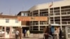 L'entrée principale de la mairie de N'Djamena, Tchad, le 20 mars 2020. (VOA/André Kodmadjingar)