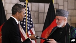 Troca protocolar do acordo estratégico assinado entre o presidente Obama e o seu homólogo afegão, Hamid Karzai