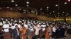 Des volontaires lors de la prestation de serment à Lomé, Togo, 6 décembre 2017. (VOA/Kayi Lawson)