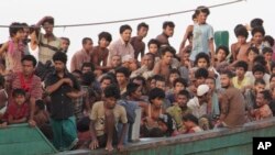 Migran Rohingya di perairan Aceh. (Foto: dok.)