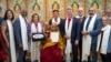 ཕྱི་ཟླ་༦ པའི་ཚེས་༡༩ ཉིན། བོད་ཀྱི་བླ་ན་མེད་པའི་དབུ་ཁྲིད་སྤྱི་ནོར་༧གོང་ས་༧སྐྱབས་མགོན་ཆེན་པོ་མཆོག་དང་ཨ་རིའི་སྲིད་དོན་ཚོགས་པ་གཉིས་ལས་གྲུབ་པའི་གྲོས་ཚོགས་འཐུས་མིའི་ཆེས་མཐོའི་སྐུ་ཚབ་ཚོགས་ཆུང་མཇལ་འཕྲད་སྐབས།
