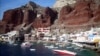Baie d’Ammoudi sur l’île de Santorin en Grèce, 21 septembre 2009. (AP Photo)