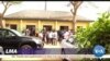 Des électeurs en attente de leur carte à quelques jours des électiosn au Nigeria