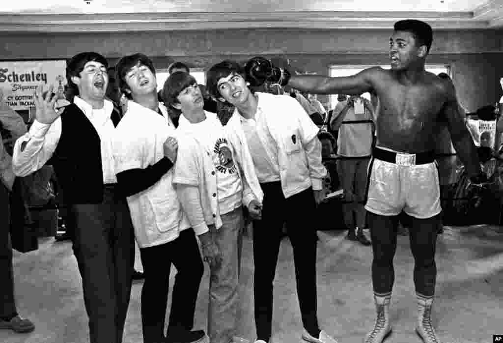 Artistoonni 'The Beatles' jedhamuudhan beekaman Mohammed Alii wajjiin, Bara 1964