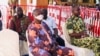 Le général Gilbert Diendéré (à g.) dans le box des accusés au tribunal militaire de Ouagadougou, le 11 octobre 2021.