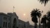 Les fumées suite aux incendies de forêt obscurcissent le ciel de San Francisco le 15 novembre 2018.