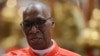 Désigné cardinal, l’archevêque Jean Zerbo du Mali arrive à la basilique Saint-Pierre pour le Consistoire où il sera élevé, au Vatican le mercredi 28 juin 2017.