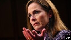 Amy Coney Barrett akiwa anahojiwa na Kamati ya Sheria ya Baraza la Seneti (Andrew Caballero-Reynolds/Pool via AP)
