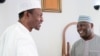 Le président du Nigeria, Muhhamadu Buhari, et l'ancien vice-président, Alhaji Atiku Abubakar, assistent aux prières de Jumaat après le retour d'Alhaji Atiku Abubakar d'un traitement médical à Abuja, au Nigeria, le 5 novembre 2015.