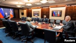 Perezida Joe Biden aganira na mugenzi w'Uburusiya, Vladimir Putin