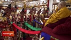 དགའ་ལྡན་ཕོ་བྲང་དང་རྣམ་གྲྭ་ལས་ཟུར་ཐུན་མོང་གིས་གོ་སྟོན་བརྟན་བཞུགས་བསྟར་འབུལ།