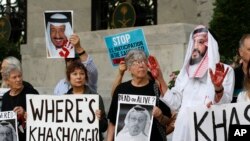 جمعی از منتقدان عربستان با در دست داشتن عکس جمال خاشقجی خواستار شفافیت ریاض درباره سرنوشت او شدند. 