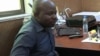 Brony Fortunat Ngoloali lors de sa libération à Brazzaville, au Congo, le 4 juin 2018. (VOA/Arsène Séverin)