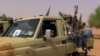 Des combattants d’un groupe armé patrouillent à bord d’un véhicule à Kidal, Mali, 13 juillet 2016.