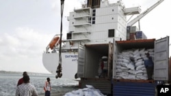 Ajuda alimentar chega ao porto queniano de Mombaça